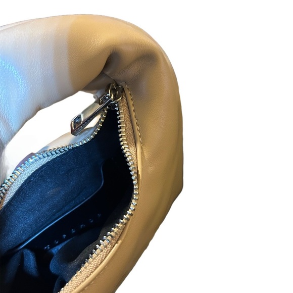 Topshop Women’s Groovy Puffy Grab Bag in NWOT - Picture 5 of 5